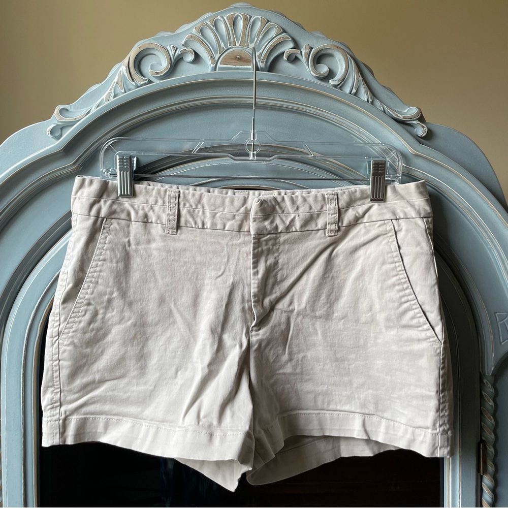 Gap Khaki 3” shorts